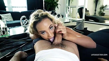 Compilation interracial : pipe, levrette et missionnaire