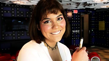 Adolescente cachonda Lilith Grace folla a pelo estilo perrito