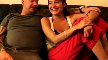 Kamilla, brune danoise aux gros seins hardcore