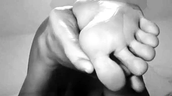 Filipina fickt zuhause hart im Doggy mit ihrem Mann