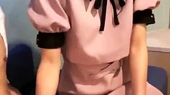 Asiatique baise en levrette et missionnaire avec pipe