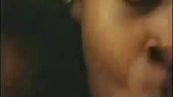 Babe amateur suce une bite