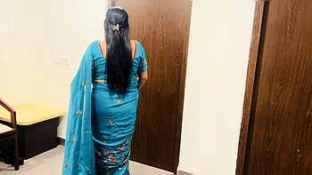 Prof indienne baise l’élève et le laisse jouir dans sa chatte