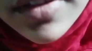 Soniya se masturba com peitos grandes