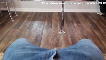 MILF rubia te chupa la polla en POV garganta profunda