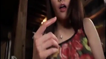 Asiatique japonaise solo masturbation et doigté