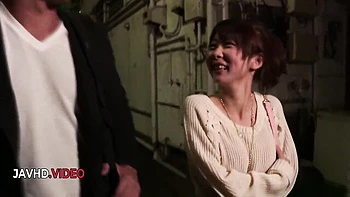 Madre japonesa folla y chupa con juguetes