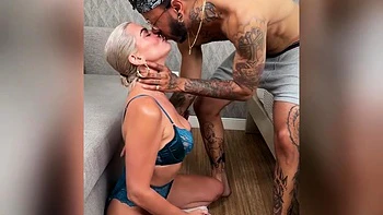 Addyson James milf loira leva pau duro em POV