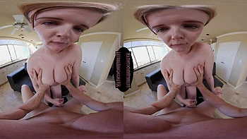 Harlow viciada em pau grande, chupando e cavalgando