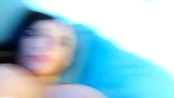 Pecho grande y culo enorme follando con dildo sola