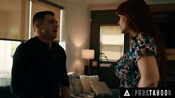 Syren De Mer MILF verdirbt Jungstudentin mit hartem Ficken