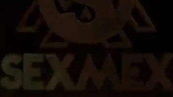 Janeth Rubio aux longues jambes courbes baisée en levrette et missionnaire