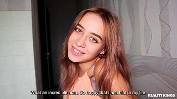 Русская блондинка Молли Келт трахнута и отшлепана