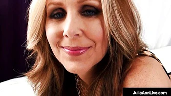 Julia Ann peituda faz boquete sujo e goza na boca