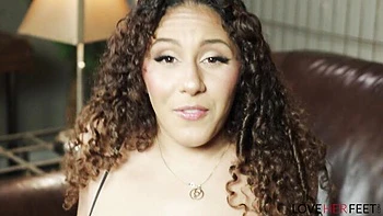 Liv et Mickey lèchent et baisent les pieds