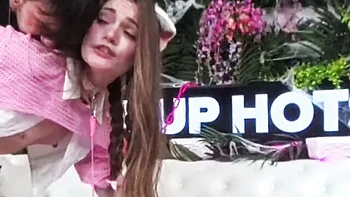 Nade Nasty et Juniper te baisent avec des fellations dégoulinantes au visage