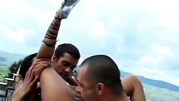 Großer Schwanz fickt Babe beim Doggy und bläst