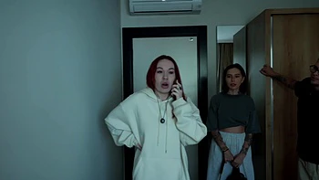 Подруга в чулках жестко трахнута в кровати