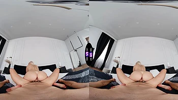 Blonde Jessie Ames chevauche une grosse queue en cowgirl