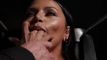 Latina Brandy Salazar é untada e fodida com força