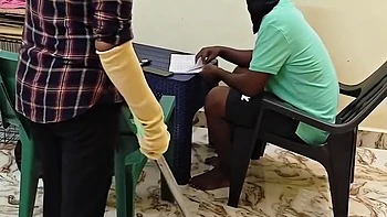 Zwei Desi Freundinnen ficken beim Insta-Shooting