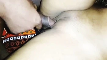 Ich fickte meine Cousin-Stiefschwester allein zu Hause