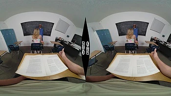 Adolescente rubia da pollas duras en la escuela