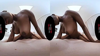 Ebony con gran culo chupa y monta en VR