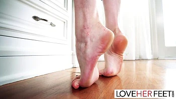 Бонни и Сахара в сексуальном фетише поклонения ногам