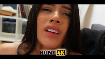 Er verkaufte die Pussy seiner Freundin an einen Fremden