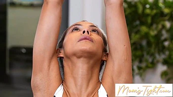 MILF Latina Veronica Leal fode Lya Cutie em trio quente