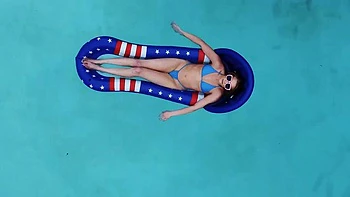 Aleksa Mink con tetas y culo grandes se folla duro en New Sensations