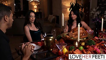 Scarlett Alexis und Hime Marie teilen einen dicken Schwanz