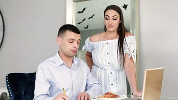 Fellation dure et baise latérale avec la brune grosse poitrine Melanie