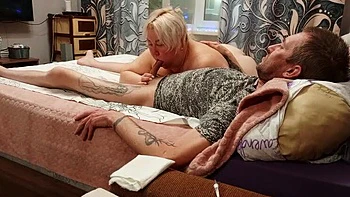 Stiefmutter Morgenblowjob - Deepthroat & Sperma im Mund