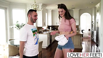 Olivia Madison et son threesome porno de pieds