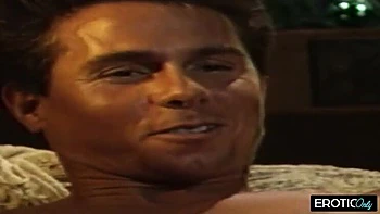 Bela peituda fodida fundo e bruto por Peter North