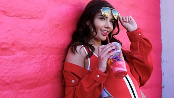 Пышногрудая блондинка Каталина Кайл безумно ебется в анус