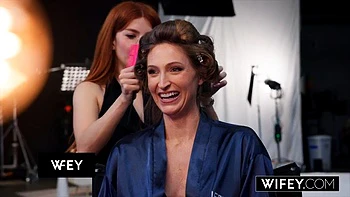 Жена Бренди трахнута втроём и кончает на глазах у мужа