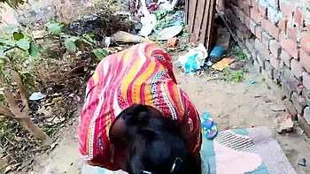 Индийская сиськастая трахается в рот жестко