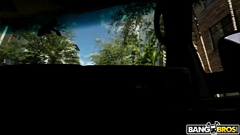 Она сосёт и трахается за деньги