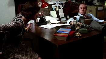 Milf morena recebe boquete peludo e lambe