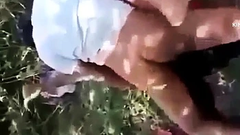 Индийскую MILF жёстко трахали в джунглях крупным планом