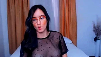 Tief fickt meine Muschi mit Toys solo