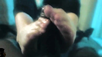 Kylie fickt mit Zehen im interracial Fuß POV