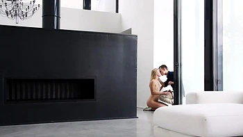 Rubia amateur recibe polla y culo duro estilo europeo