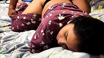 Me follan al amanecer con gran polla y eyaculación