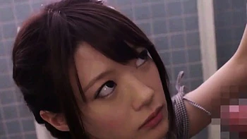 Jeune salope japonaise baisée en doggy brutalement