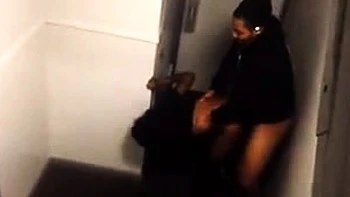 Noire amateur baisée sous caméra cachée