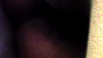 Chica coreana asiática se masturba su coño peludo